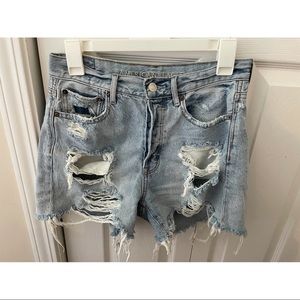 American Eagle 90’s Boyfriend Short